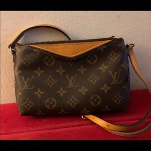 Louis Vuitton Pallas clutch